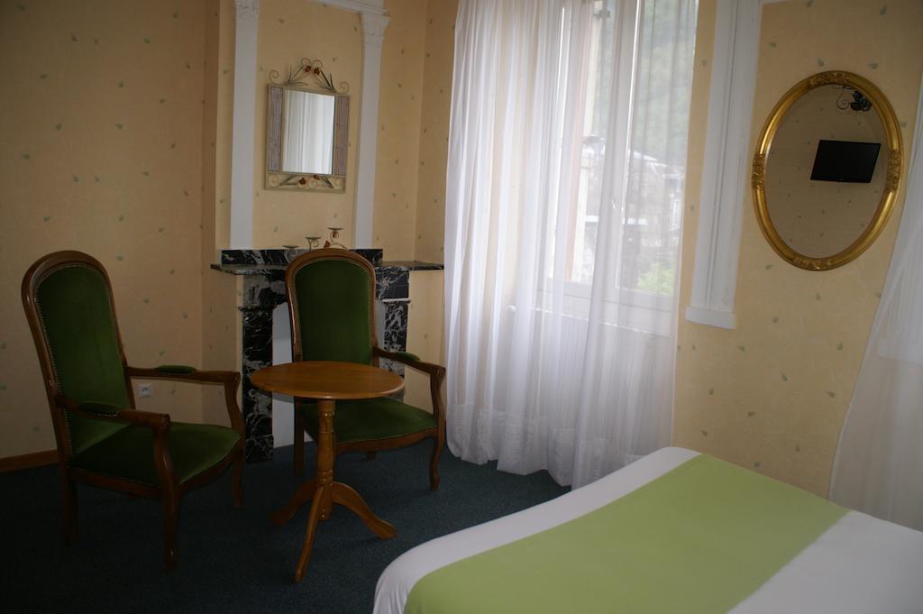 Hotel Celeste Bagneres-de-Luchon Room photo